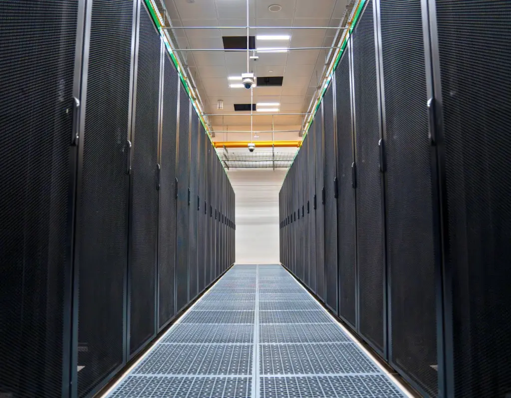 Telkom Perluas Infrastruktur Digital, Perkuat Fiber Optik, Cloud, dan Data Center Lokal